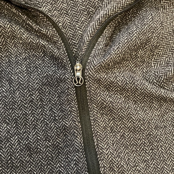 Beautiful Lululemon pullover top - Picture 3 of 7